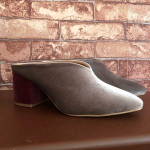 NEVER WORN Urban Outfitters velvet mules!!